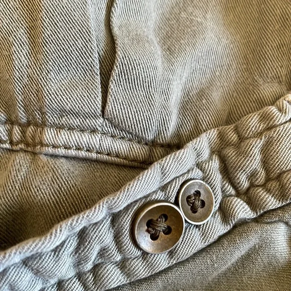 ‼️FREE with Purchase‼️ AEO 🦅 Olive Top 💚 - Picture 16 of 17